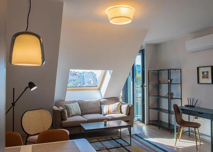 Paris A Sunny 2- Bedroom Apartment With Parking