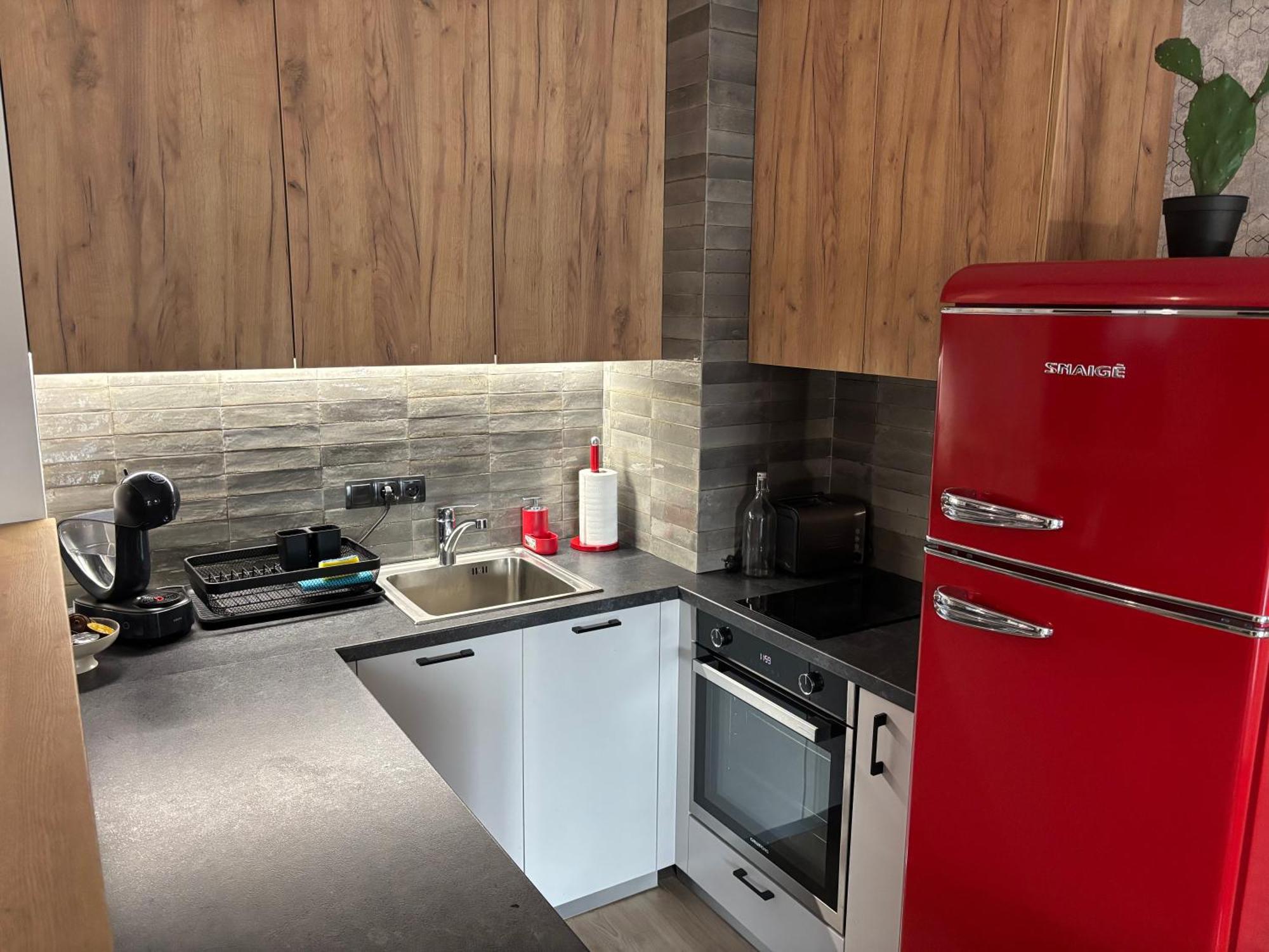 Апартаменти Paris A Sunny 2- Bedroom With Parking